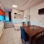 Thh Apartment *